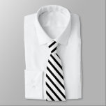 Klassische Elegante Schwarz-weiße Streifen, solide Krawatte<br><div class="desc">Eleganter schwarz-weiß gestreifter Kragen. Dünne schwarze vertikale Streifen schicke Männer Krawatte Design.</div>