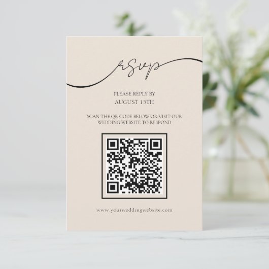 Klassische Elegante Script QR Code Wedding RSVP Ca Begleitkarte (Stehend Vorderseite)
