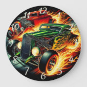 Klassische frisierte Autos, die durch eine feurige Große Wanduhr (Vorderseite)