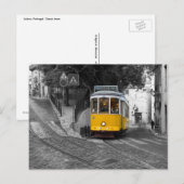 Klassische gelbe Straßenbahn in Lissabon. Postkarte (Vorne/Hinten)