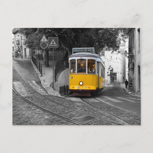 Klassische gelbe Straßenbahn in Lissabon. Postkarte (Vorderseite)