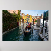 Klassische Gondelvertäuung in Venedig Poster (Vorne)
