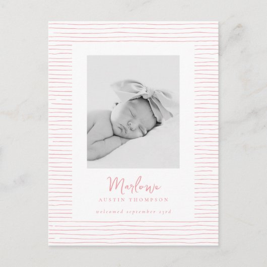 Klassische handgezeichnete Rosa Streifen Geburtsan Postkarte (Vorderseite)