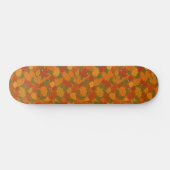 Klassische Herbstblätter gemustert Skateboard (Horizontal)