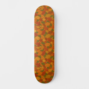 Klassische Herbstblätter gemustert Skateboard