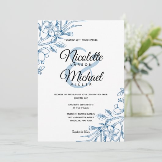 Klassische Hochzeit mit Blauer Flora Einladung (Stehend Vorderseite)