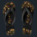 Klassische Hochzeitbride Luxus Black & Gold Foliag Badesandalen<br><div class="desc">Diese eleganten Hochzeitsflöße "Bride Luxury Black and gold foliage flip flops" besticht durch eine luxuriöse Schwarz- und Goldpalette mit einem atemberaubenden goldenen Blumenmuster und modernem typografischem Set vor schwarzem Hintergrund, das Eleganz und Eleganz ausstrahlt. Anzeigen der Auflistung auf dieser Seite, um passende Elemente zu finden. Staffel es mit deinen Informationen...</div>