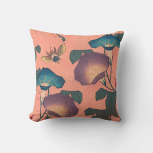 Klassische Hokusai-Kunst der rosa Biene und Blume Kissen