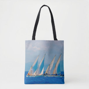Klassische Holzsegler in einem Rennen, Spetses i Tasche