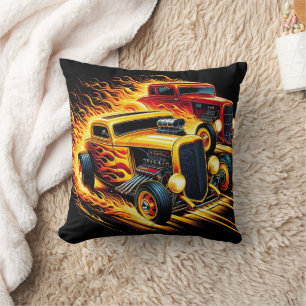 Klassische Hot Rods rasen in feuriger Bewegung Kissen