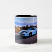 Klassische Kaffeemaschine auf schwarzer Tasse (Mittel)