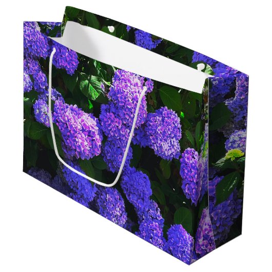 Klassische Lila Hydrangea-Geschenktasche Große Geschenktüte (Vorderseite Schrägansicht)