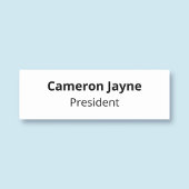 Klassische Markierung mit weißem Namen ohne Logo,  Namensschild