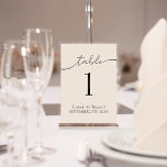 Klassische Minimal Moderne SkriptWedding-Tischnumm Tischnummer<br><div class="desc">Klassisches Minimal Modernes Script Hochzeit Tischnummer Sign für eine lustige moderne Tischumgebung für eine klassische Hochzeit. Personalisieren Sie es vorne und hinten.</div>