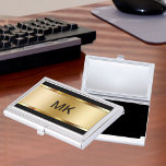 Klassische Monogram-Visitenkartenhalter Visitenkarten Etui<br><div class="desc">Klassisches monogramm Visitenkartengehäuse für Männer mit goldfarbenem Monogramm-Emblem in simuliertem Metall, das auf der Vorderseite gedruckt ist, und mit Monogramm-Platz können Sie sich durch den Zusatz Ihres Namens, Firmennamens oder Initialen selbst ein Bild machen. Dieses Design-Template wurde für jedes berufliche Unternehmen entwickelt, das will, einen großen ersten Eindruck zu machen....</div>