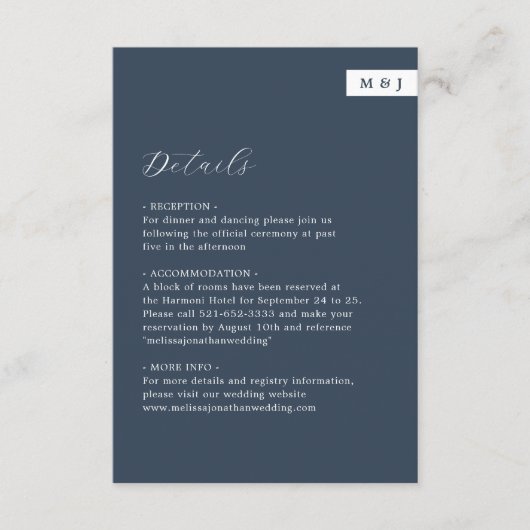 Klassische Navy Blue Monogram Script Hochzeitdetai Begleitkarte (Vorderseite)
