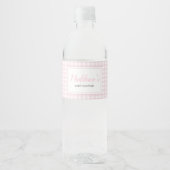 Klassische Pink Gingham Baby Dusche Wasserflaschenetikett (Vorderseite)