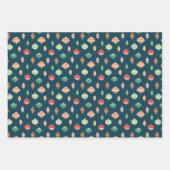 Klassische Retro Weihnachtsschmuck auf Dunkelblau Geschenkpapier Set (Vorderseite)