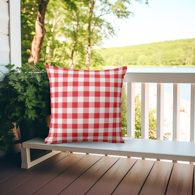Klassische Rot und Weiß Gingham Kariert Kissen (Classic Red and White Gingham Plaid Porch Pillow)