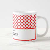 Klassische rote Polka-Punkte-Monogramm-Skripttypog Jumbo-Tasse (Rechts)