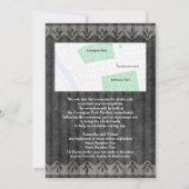 Klassische Rote Rose auf Vellum Hochzeitsreise Einladung (Rückseite)