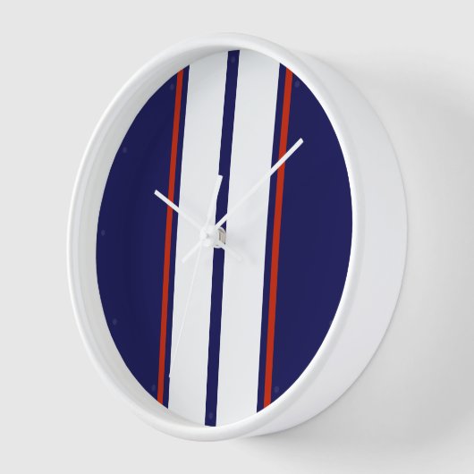 Klassische rote, weiße und blaue Streifen Uhr (Winkel)