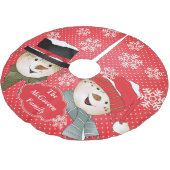 Klassische Schneemänner auf gepunktetem Roter Holi Polyester Weihnachtsbaumdecke (Schrägansicht)