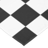 Klassische Schwarz-Weiß-Schachbretter Tischdecke (Schrägansicht)