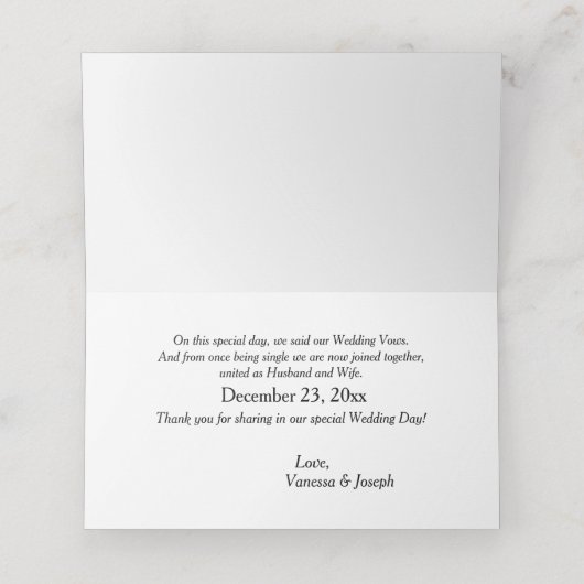 Klassische Schwarz-weiße Liebe Hochzeit Platzkarte (Innenseite Aufgefaltet)