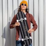 Klassische Schwarz-weiße Streifen Cooler Skater Mo Skateboard<br><div class="desc">Erstellen Sie Ihre eigenen, personalisierten, klassischen Schwarz-weißen Rennstreifen, coole, stilvolle, elegante Imitate Gold Typografie Drehbuch, beste Qualität harten Rock-Ahorn Wettbewerb geformt Skateboard Deck. Zum Anpassen geben Sie einfach Ihren Namen / Monogramm / Initialen ein. Während Sie hinzufügen / Design, werden Sie in der Lage sein, eine Vorschau auf Ihre Erstellung...</div>