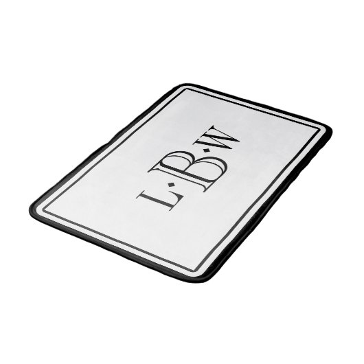 Klassische schwarze Grenze Mit Monogramm Badematte (Schrägansicht)