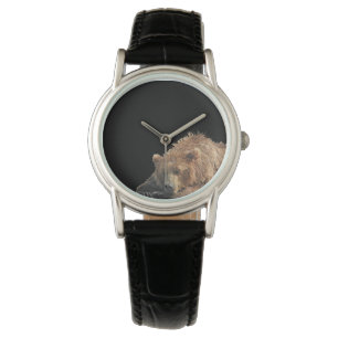 Klassische schwarze lederne Uhr mit Grizzlybären