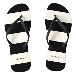 Klassische schwarze und cremefarbene Streifen mit  Badesandalen