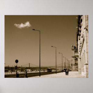 Klassische Schwarzweiss-Stadt-Straße in Lissabon Poster