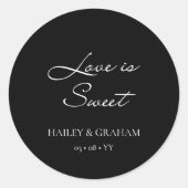 Klassische Script Minimal Calligrafy Black Wedding Runder Aufkleber (Vorderseite)