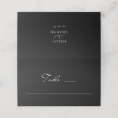 Klassische Script Minimalistisch Black Wedding Platzkarte (Außenseite Aufgefaltet)