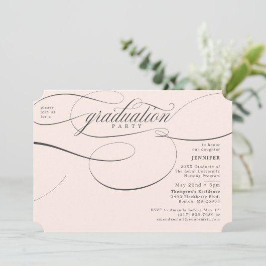 Klassische Script Soft Pink Graduation Party Einladung (Stehend Vorderseite)