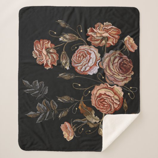 Klassische Stickerei Vintage Knospen von Rose Must Sherpadecke (Vorderseite)