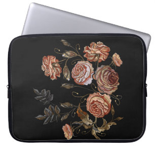 Klassische Stickerei vintage Rosenknospen Muster Laptopschutzhülle