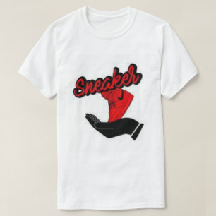 Klassische T-Shirt-Schnürsenkel in weißem T-Shirt