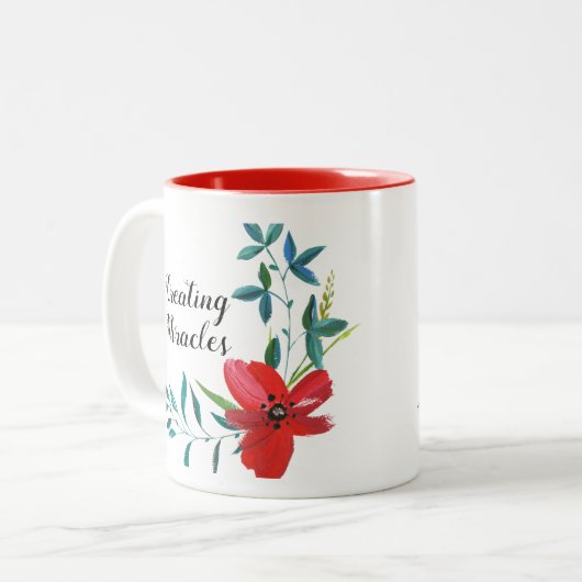 Klassische Tasse des herrlichen Blumenkaffees (Vorderseite Links)