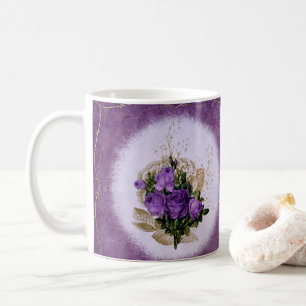 Klassische Tasse mit lila Blumendesign