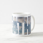 Klassische Tasse mit weißem Kaffee "Vergiss nicht, (VorderseiteRechts)