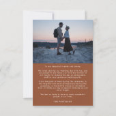 Klassische Terracotta-Schrift mit Foto Wedding Dankeskarte (Rückseite)