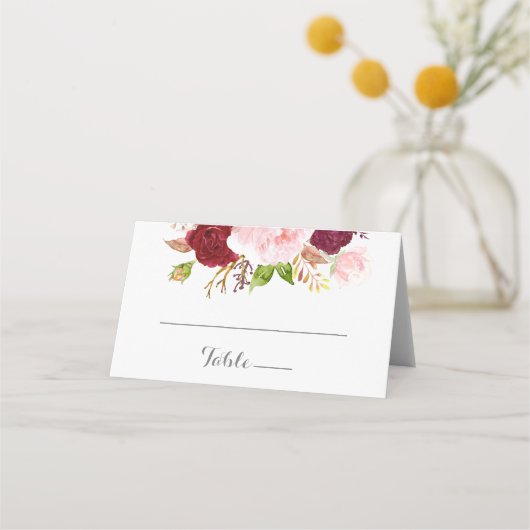 Klassische Tropenschwarz-Burgund-Hochzeit Platzkarte (Vorderseite)