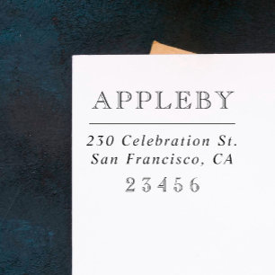 Klassische Typografie Familienname und Rücksende Permastempel