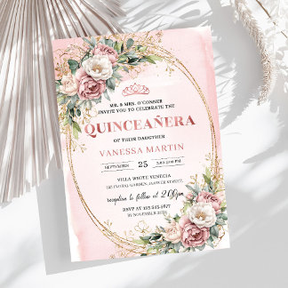 Klassische verstaubte rosa Blumen Grüne Quinceaner Einladung