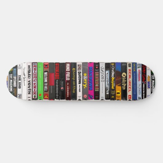Klassische VHS-Tapes auf der Skateboard (Horizontal)