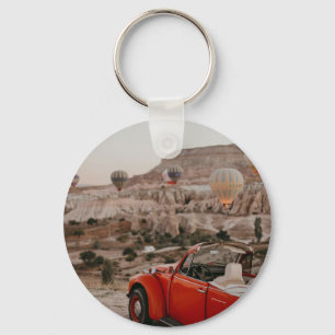 Klassische Vintage Red Car Watching Heißluftballon Schlüsselanhänger