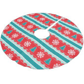 Klassische Weihnachtsbäume und Schneeflocken-Muste Polyester Weihnachtsbaumdecke (Schrägansicht)